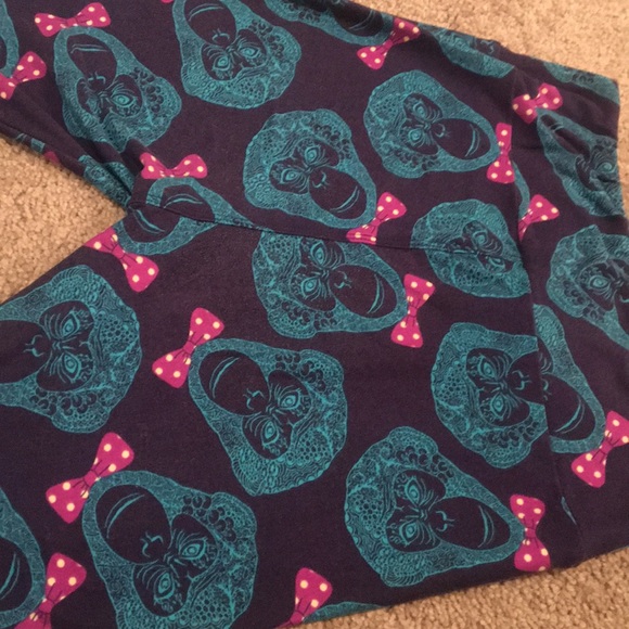 Monkey with bow tie LulaRoe OS leggings. - Picture 2 of 2